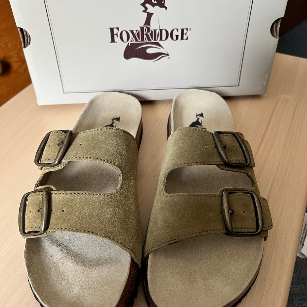 Women’s Sandals Olive on box looks Tan to me.